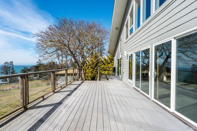 46701 Iversen Dr, Gualala, CA 95445