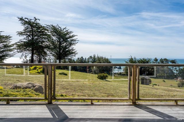 46701 Iversen Dr, Gualala, CA 95445