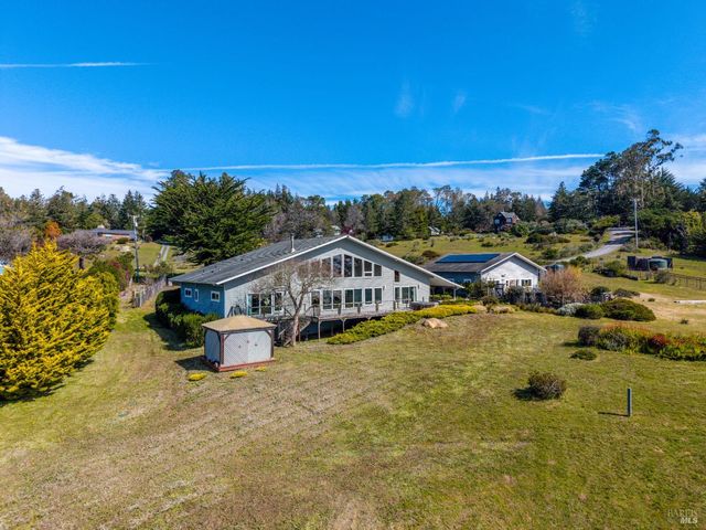 46701 Iversen Dr, Gualala, CA 95445