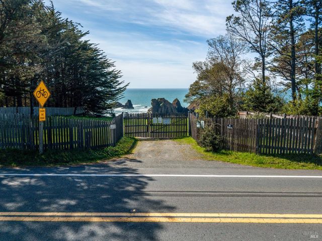 46701 Iversen Dr, Gualala, CA 95445