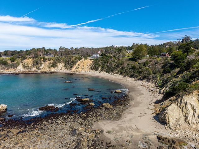 46701 Iversen Dr, Gualala, CA 95445