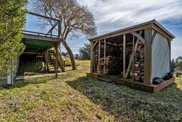 46701 Iversen Dr, Gualala, CA 95445