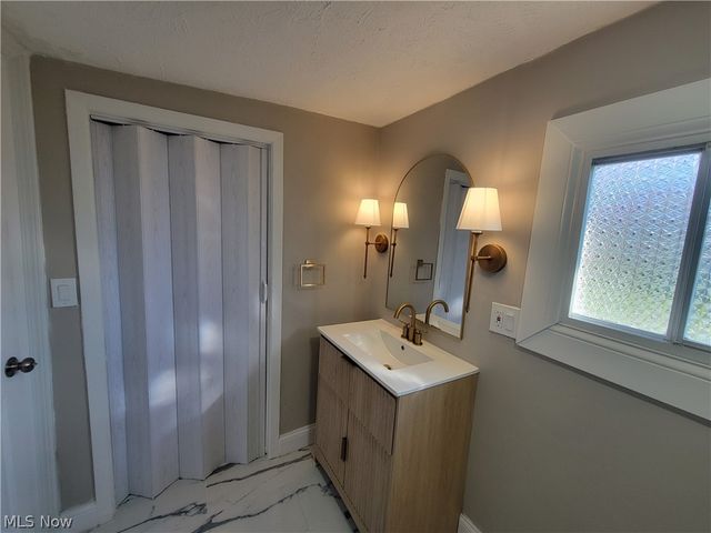 12621 Hirst Avenue, Cleveland, OH 44135