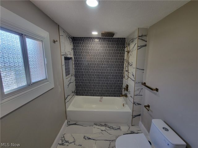 12621 Hirst Avenue, Cleveland, OH 44135