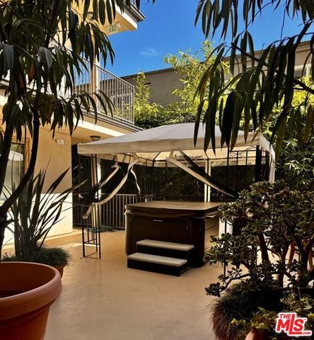 1146 Hacienda Place 4, West Hollywood, CA 90069