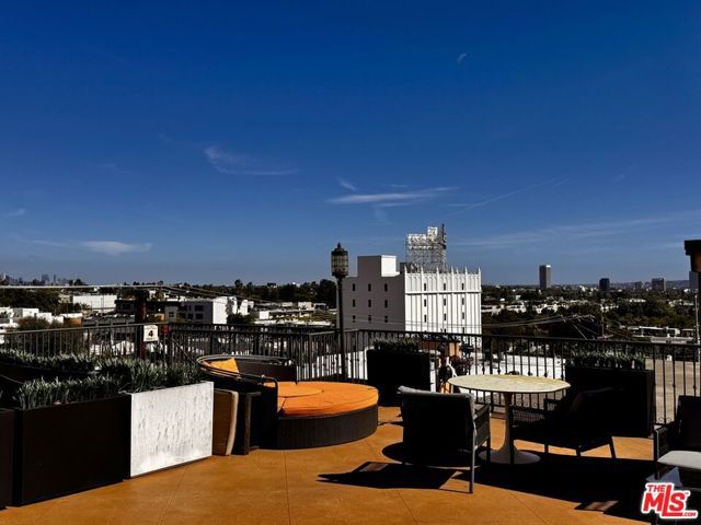 1146 Hacienda Place 4, West Hollywood, CA 90069