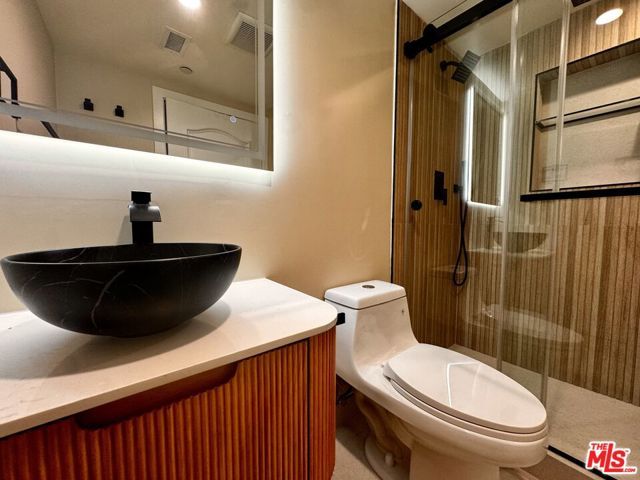1146 Hacienda Place 4, West Hollywood, CA 90069
