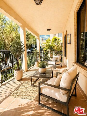 1146 Hacienda Place 4, West Hollywood, CA 90069