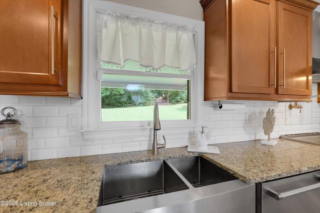 106 Cherry Hills Ln, Louisville, KY 40245