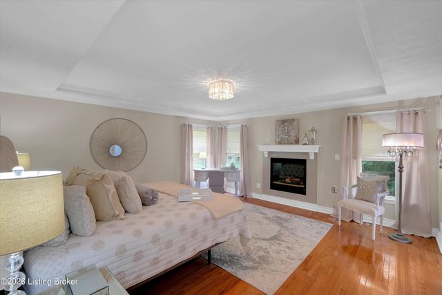 106 Cherry Hills Ln, Louisville, KY 40245