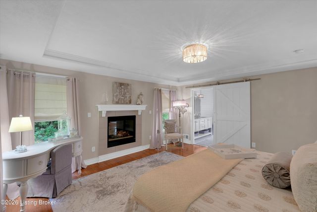 106 Cherry Hills Ln, Louisville, KY 40245