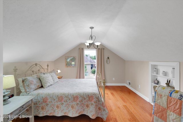 106 Cherry Hills Ln, Louisville, KY 40245