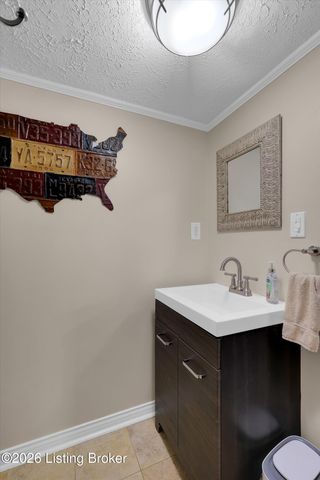 106 Cherry Hills Ln, Louisville, KY 40245