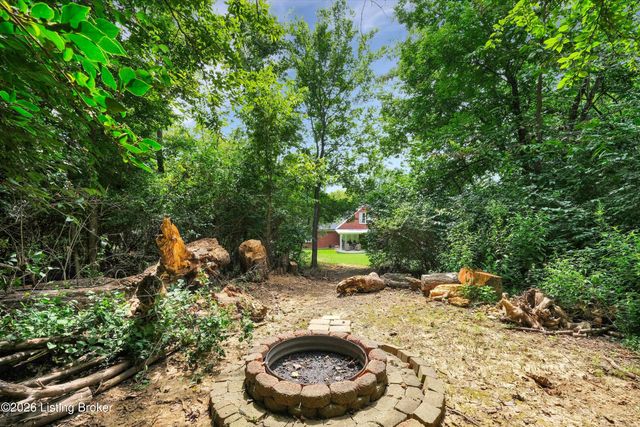 106 Cherry Hills Ln, Louisville, KY 40245