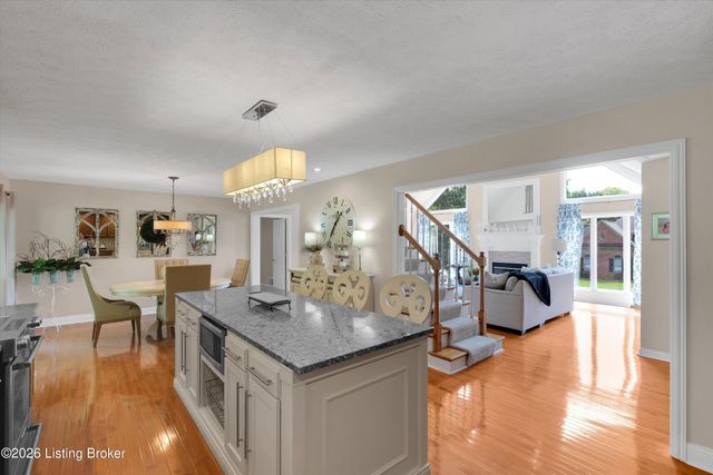 106 Cherry Hills Ln, Louisville, KY 40245
