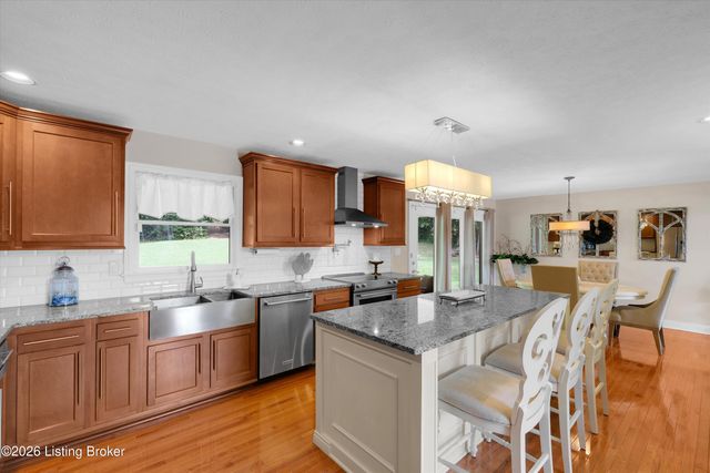 106 Cherry Hills Ln, Louisville, KY 40245