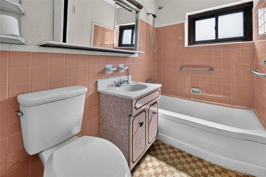 87-19 204th street A61, Hollis Hills, NY 11423 — photo 5
