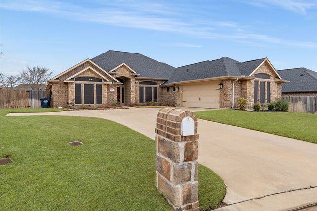 1203 Beacon Court, College Station, TX 77845