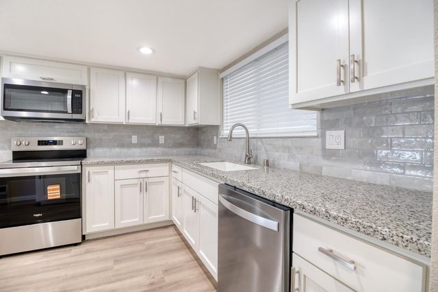 2204 Orchard Park Way, Modesto, CA 95355