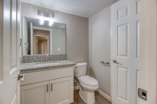 2204 Orchard Park Way, Modesto, CA 95355