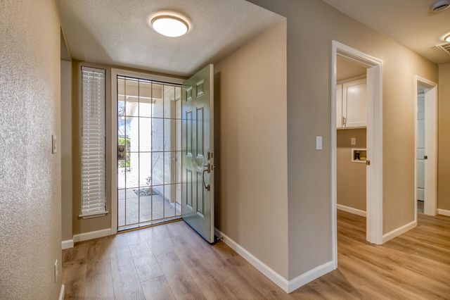 2204 Orchard Park Way, Modesto, CA 95355