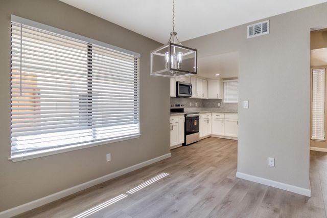 2204 Orchard Park Way, Modesto, CA 95355