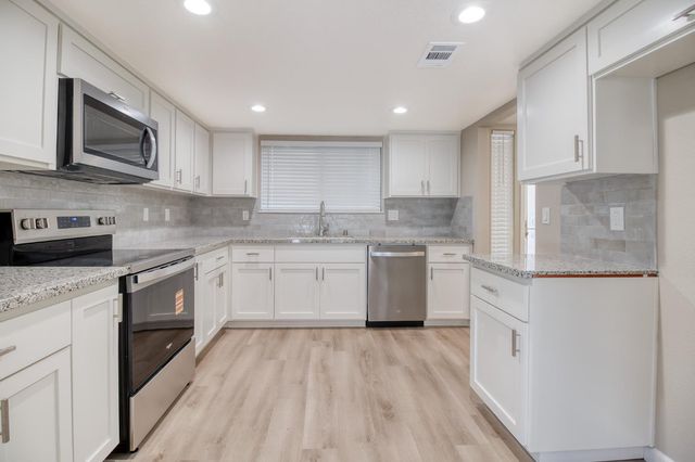 2204 Orchard Park Way, Modesto, CA 95355