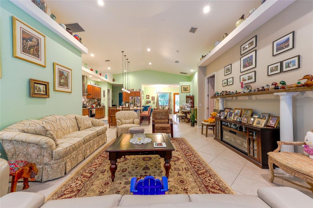 Image 8 of property listing at 21750 E STATE ROAD 64, Bradenton, FL 34212