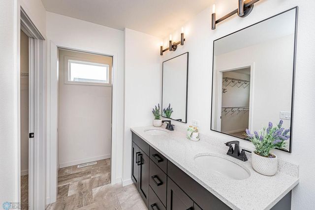 6867 Sun Valley Blvd, Horace, ND 58047