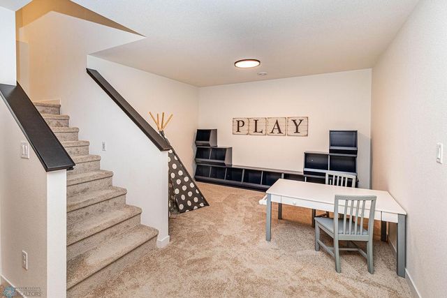 6867 Sun Valley Blvd, Horace, ND 58047