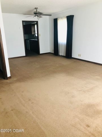 909 Durward Hall Dr. Drive, Carthage, MO 64836