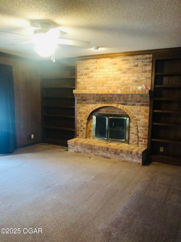 909 Durward Hall Dr. Drive, Carthage, MO 64836