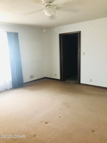 909 Durward Hall Dr. Drive, Carthage, MO 64836