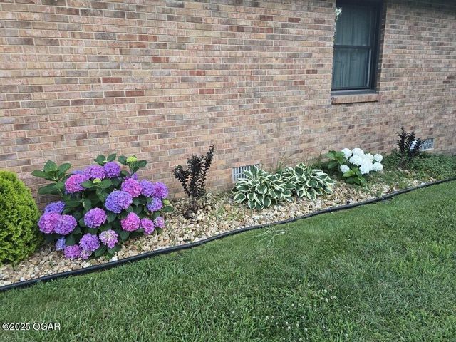 909 Durward Hall Dr. Drive, Carthage, MO 64836