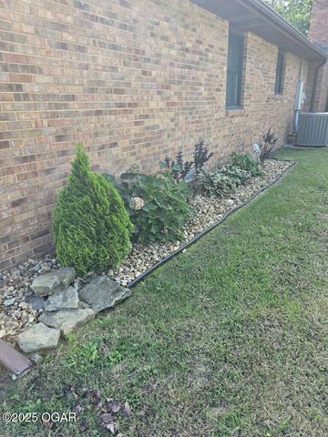 909 Durward Hall Dr. Drive, Carthage, MO 64836