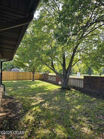 909 Durward Hall Dr. Drive, Carthage, MO 64836