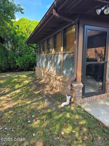 909 Durward Hall Dr. Drive, Carthage, MO 64836