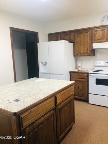 909 Durward Hall Dr. Drive, Carthage, MO 64836