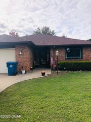 909 Durward Hall Dr. Drive, Carthage, MO 64836