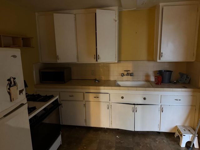 1531 Dickson St, Sacramento, CA 95822