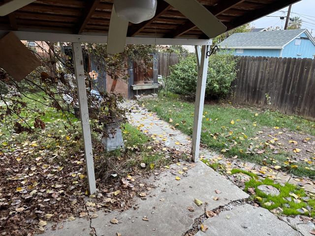 1531 Dickson St, Sacramento, CA 95822