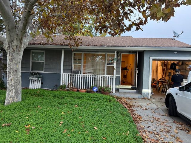 1531 Dickson St, Sacramento, CA 95822