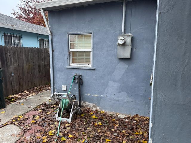 1531 Dickson St, Sacramento, CA 95822