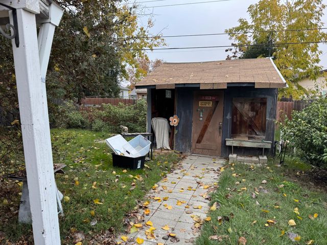 1531 Dickson St, Sacramento, CA 95822