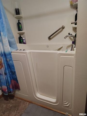 26588 MAPLEWOOD Lane, Canton, IL 61520