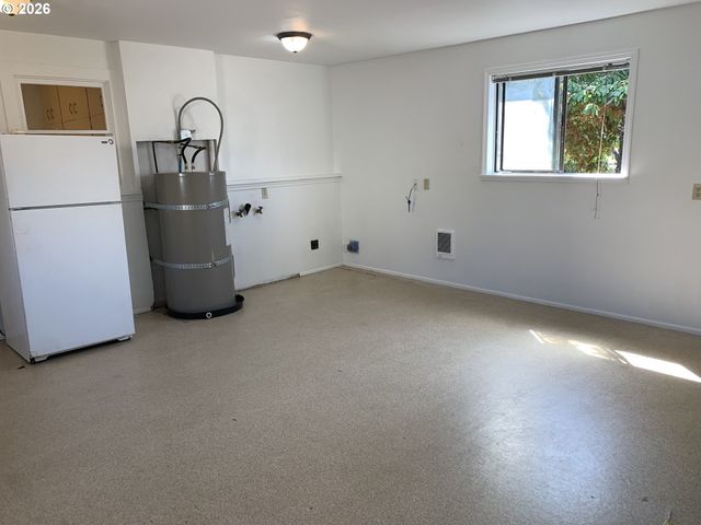 218 S 19TH St, Springfield, OR 97477