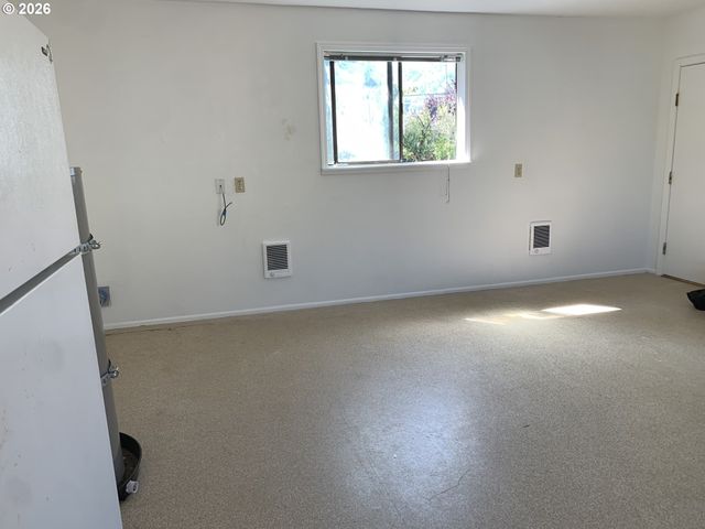 218 S 19TH St, Springfield, OR 97477