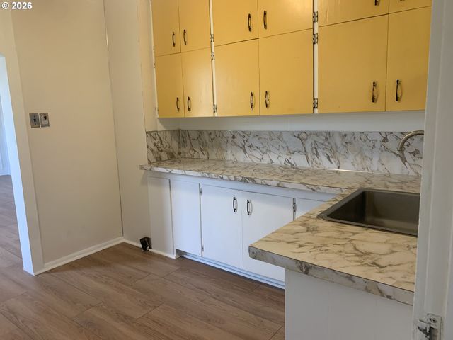 218 S 19TH St, Springfield, OR 97477