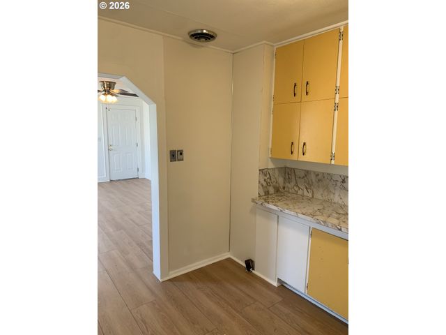 218 S 19TH St, Springfield, OR 97477