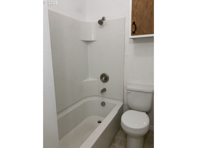218 S 19TH St, Springfield, OR 97477